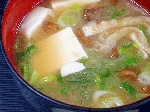 濃厚エビだしで☆　「豆腐となめこ味噌汁」